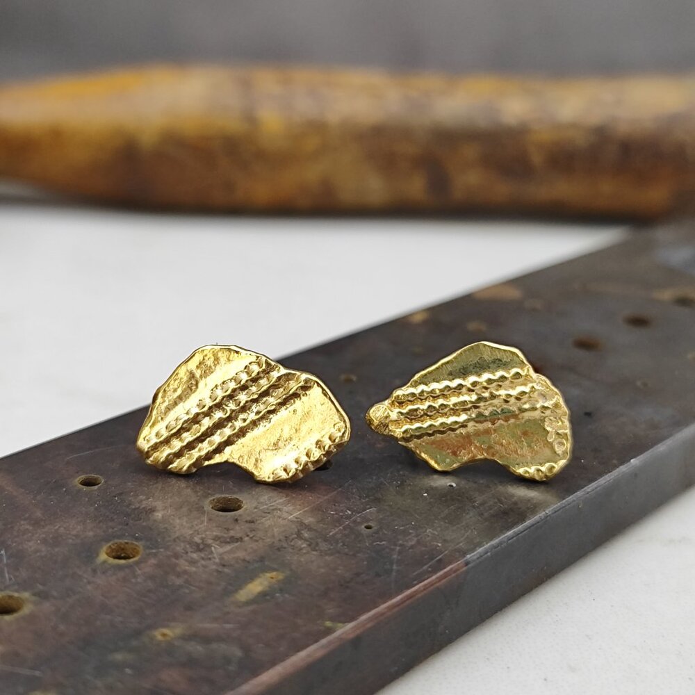 14k Solid Yellow Gold Stud Earrings, Elegant Design